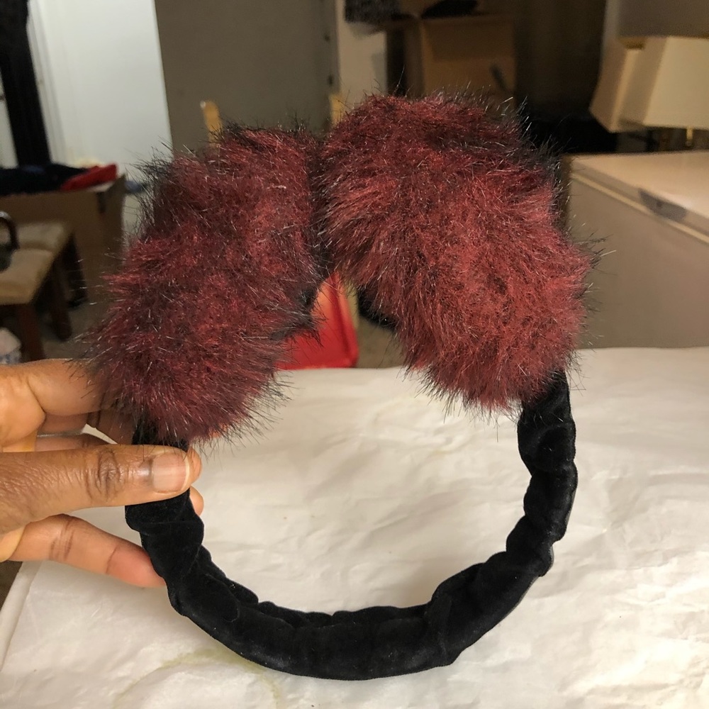 Fur Headphones With No Cable View 5
